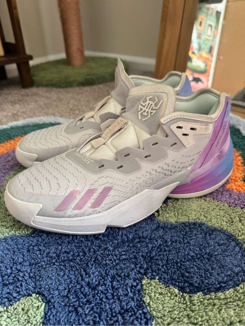 Men’s Adidas D.O.N. Issue #4 Dream It Basketball Shoes in White Size 8.5